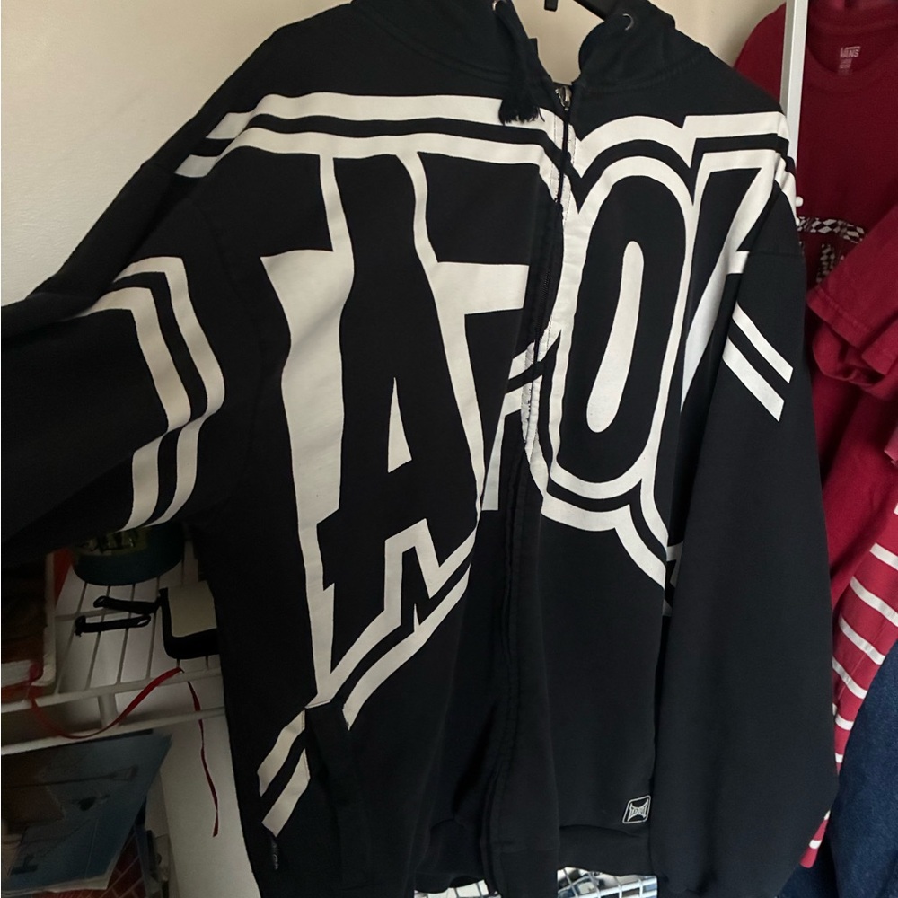 Tapout Big Logo Zip-up Hoodie Sweatshirt
